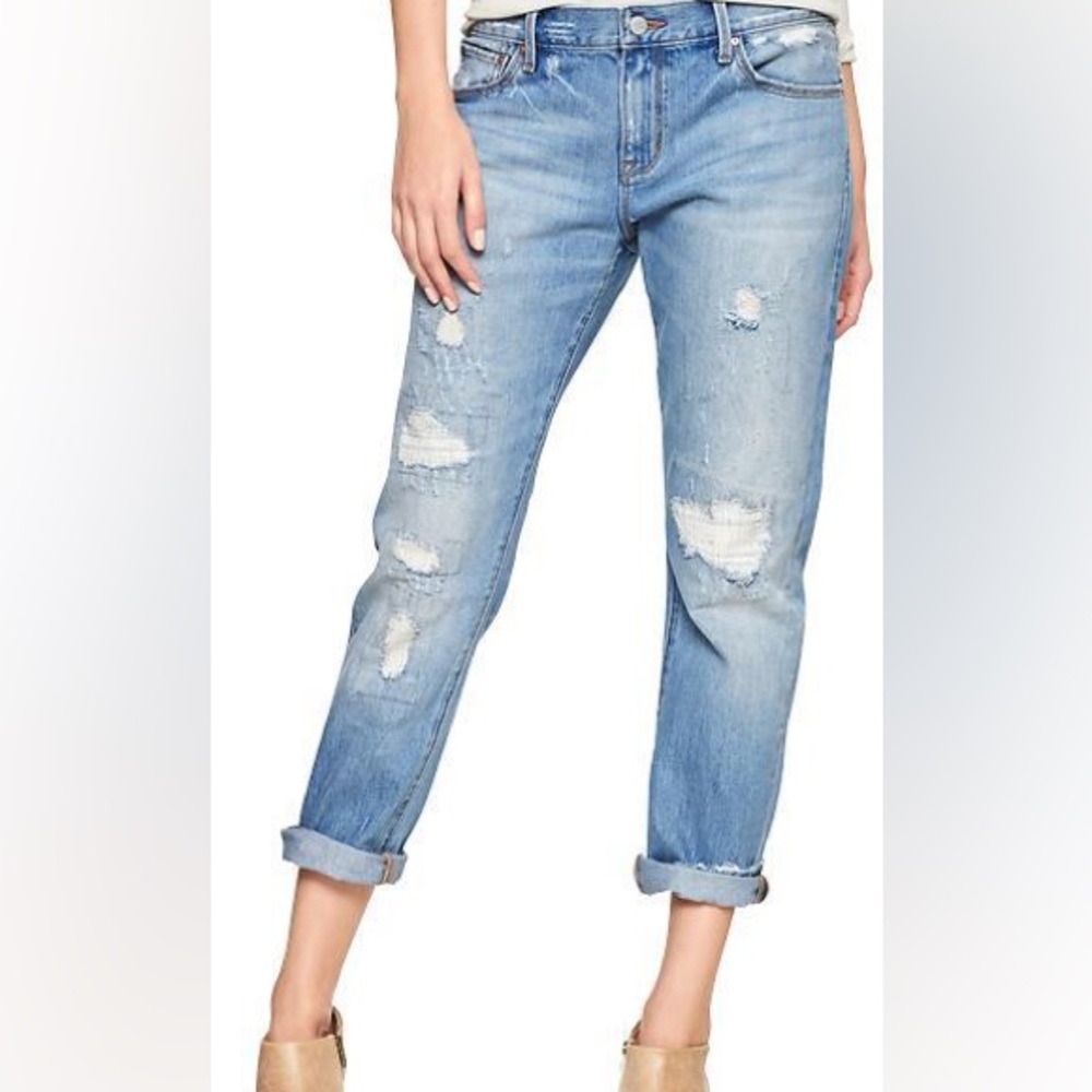 NWOT GAP Sexy Boyfriend Fit Distressed Jeans